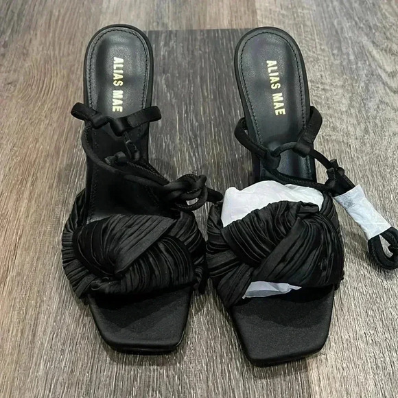 New Alias  Mae Mina Satin Heel - Picture 3 of 4